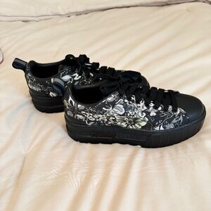 New! Puma Platform Sneakers - size 8.5 US